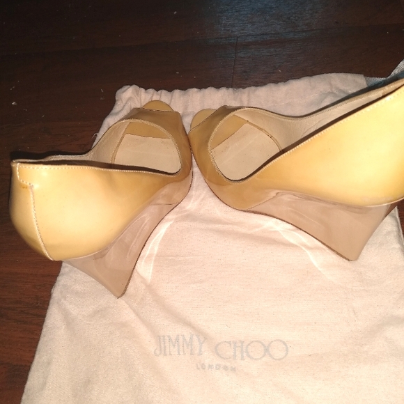 JIMMY CHOO 40 / 10 M RICH TAN PATENT LEATHER WEDGE HEELS ITALY - Picture 3 of 7